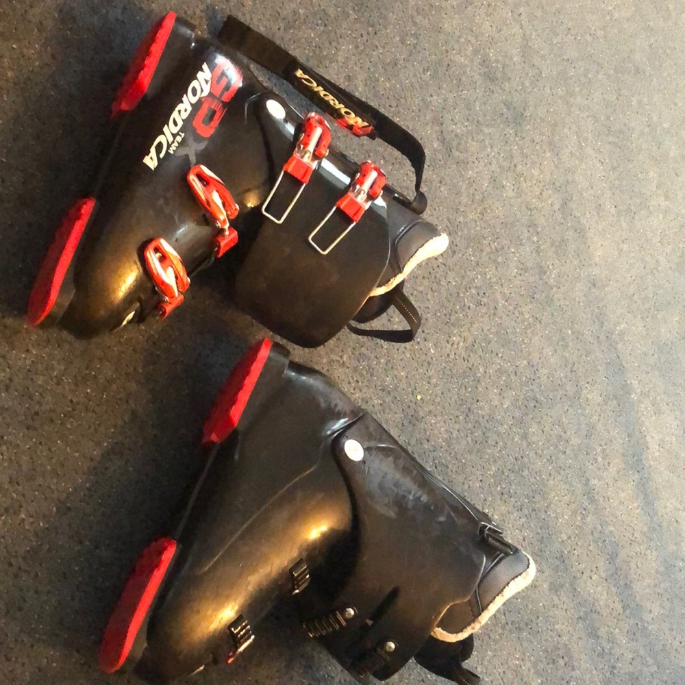 Men’s ski boots
